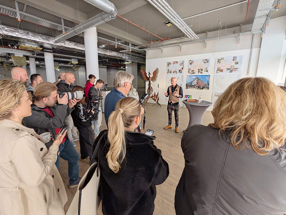 Pressekonferenz mit Oliver Helmke im Karstadt-Gebäude - Phönix-Galerie