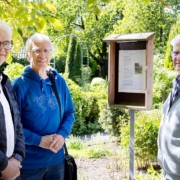 Vorstellen der 14. Gedichtstaffel am Hof Jünger mit Hermann Reinbold (M.), Uwe Schipper (r.) und Reinhardt Esch, ein guter Freund des Hofs Jünger. Foto: Valerie Misz