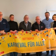v.l. Tim Schmidt (Sozialamt). Michael Althammer (Kommunaler Ordnungsdienst), Christine Krause (Diakonie), Andreas Bartz (Beirat für Menschen mit Behinderung), Frank Feser (Festkomitee Bottroper Karneval), Sascha Borowiak (Sozialamt), Karen Alexius-Eifert (Sozialdezernentin)